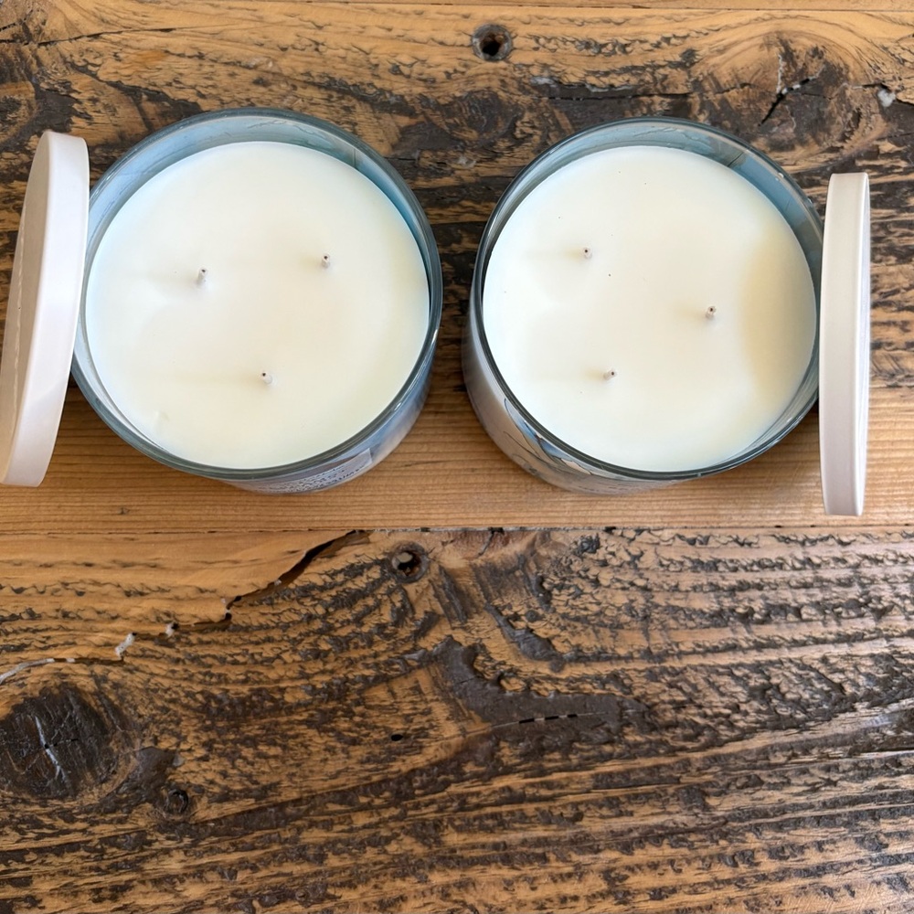 Bath & Body Works Bergamot Waters 3 Wick Candle - lot of 2 - Picture 4 of 5